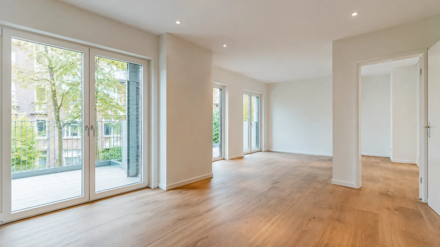 Modernisierte Innenfläche mit verbesserten Oberflächen und Raumwirkung